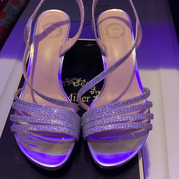 Heels - Picture 2 of 3